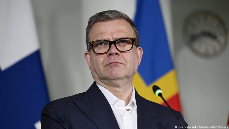 dw_russian's tweet image. РФ перебросит войска на восточный фланг НАТО в случае мира в Украине, считает премьер-министр Финляндии Петтери Орпо. Он призвал всех членов ЕС проявить солидарность со странами "восточного фланга", которые увеличивают расходы на оборону и являются ведущими финансовыми спонсорами…