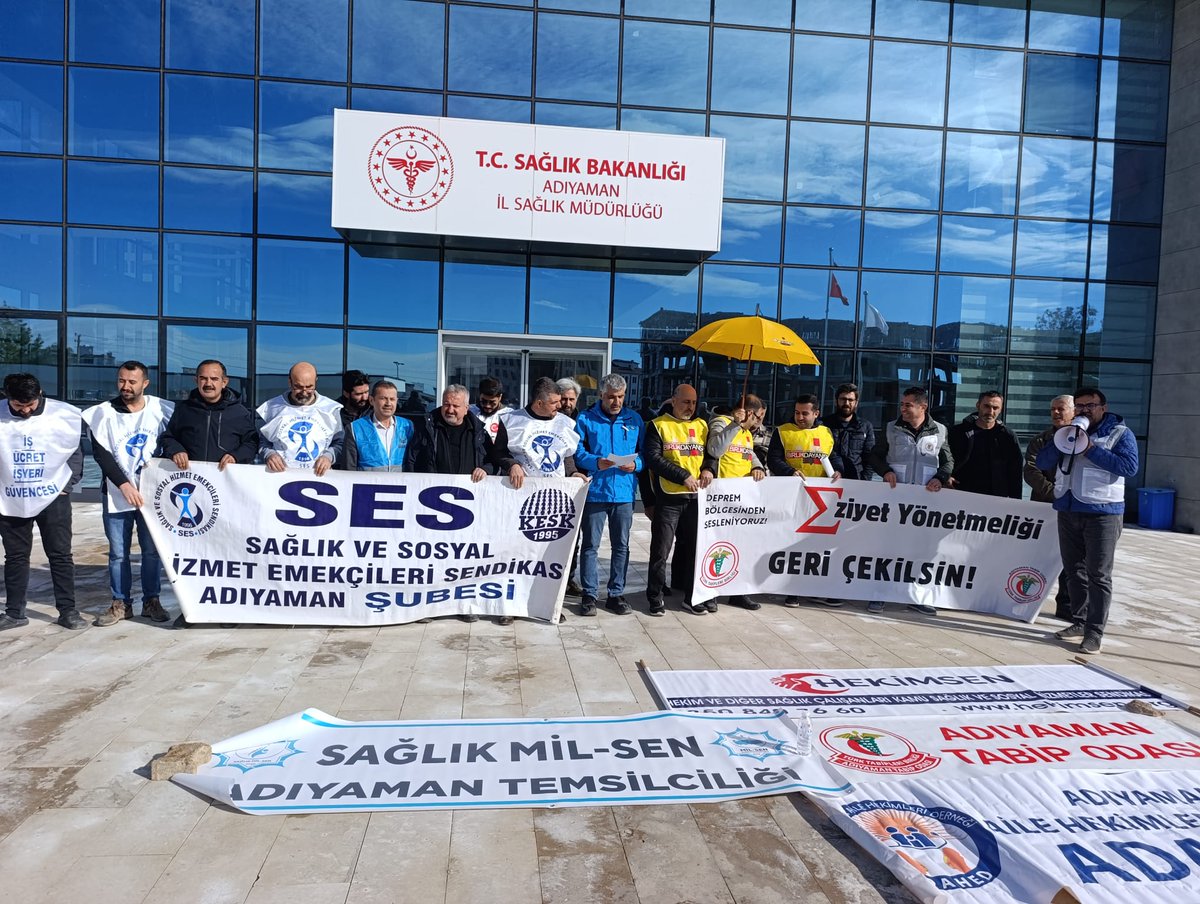 adiyamantabip's tweet photo. Aile hekimliği EZİYET yönetmeliği Adıyaman İl Sağlık Müdürlüğü önünde basın açıklaması yapılarak protesto edildi. https://t.co/oAuG8kOQNa