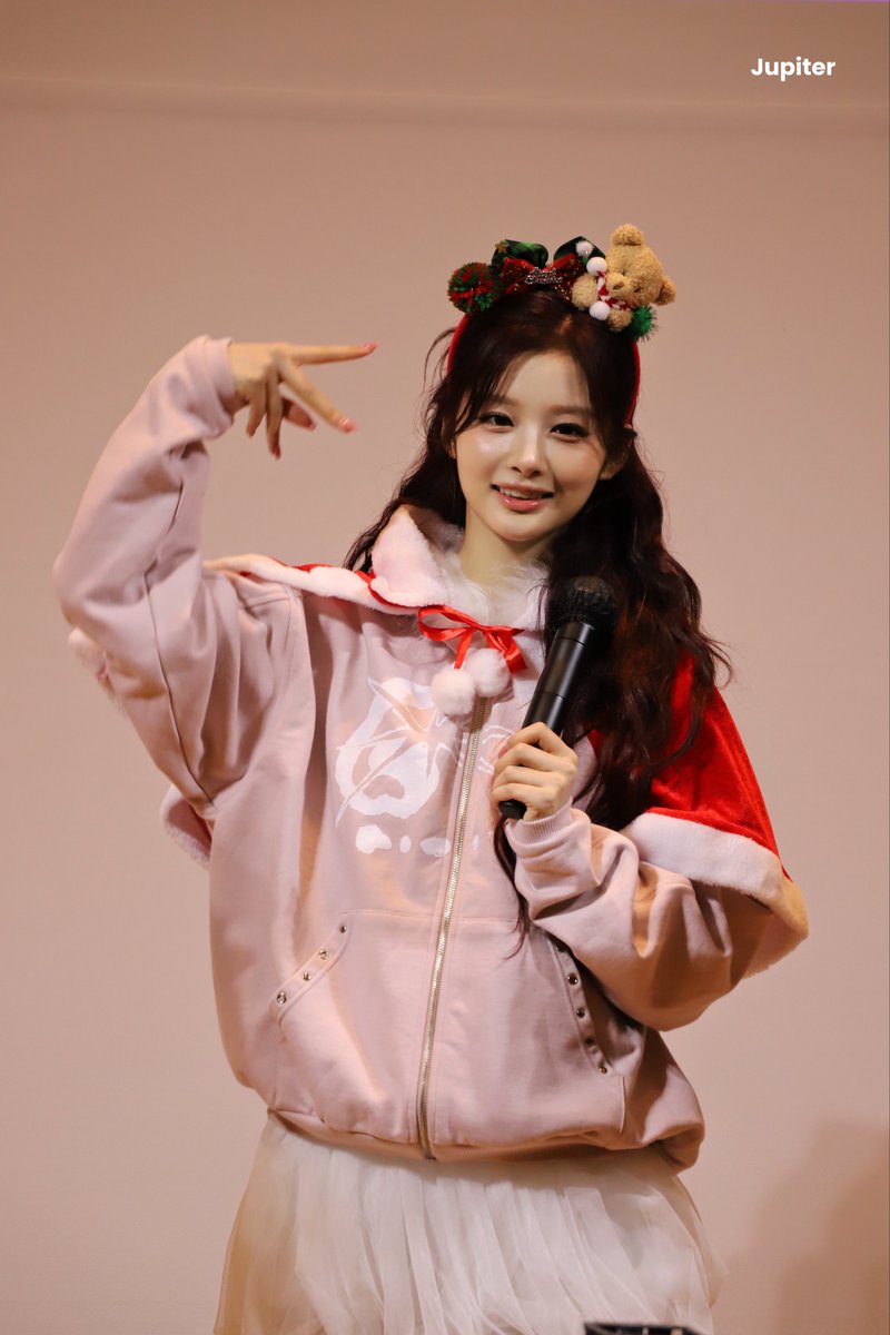 Jupiter_0126's tweet photo. 251214 Makestar 

^ ̳ᴗ ·̫ ᴗ ̳^🎄

#NMIXX #엔믹스 #설윤 #SULLYOON
#ソリュン https://t.co/hwj2MY6GlM