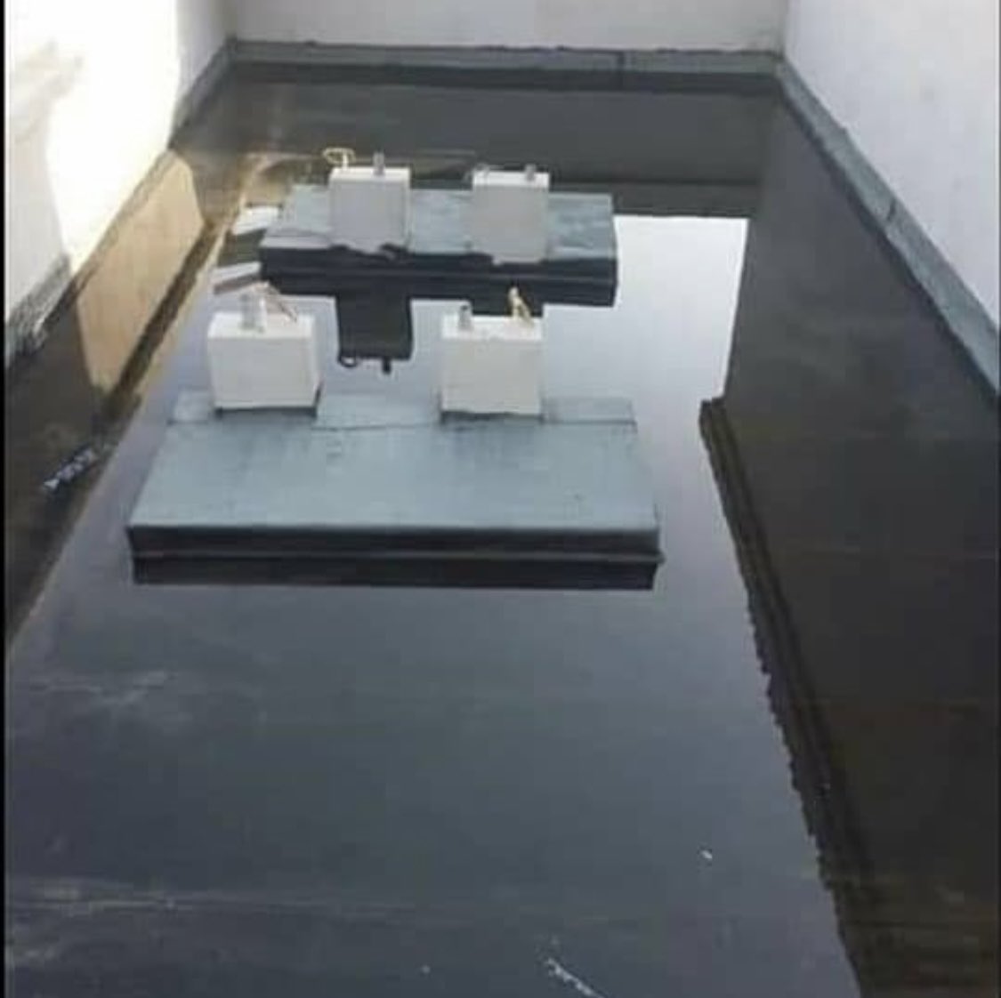 عازل للحماية من مياه الأمطار 
31517273