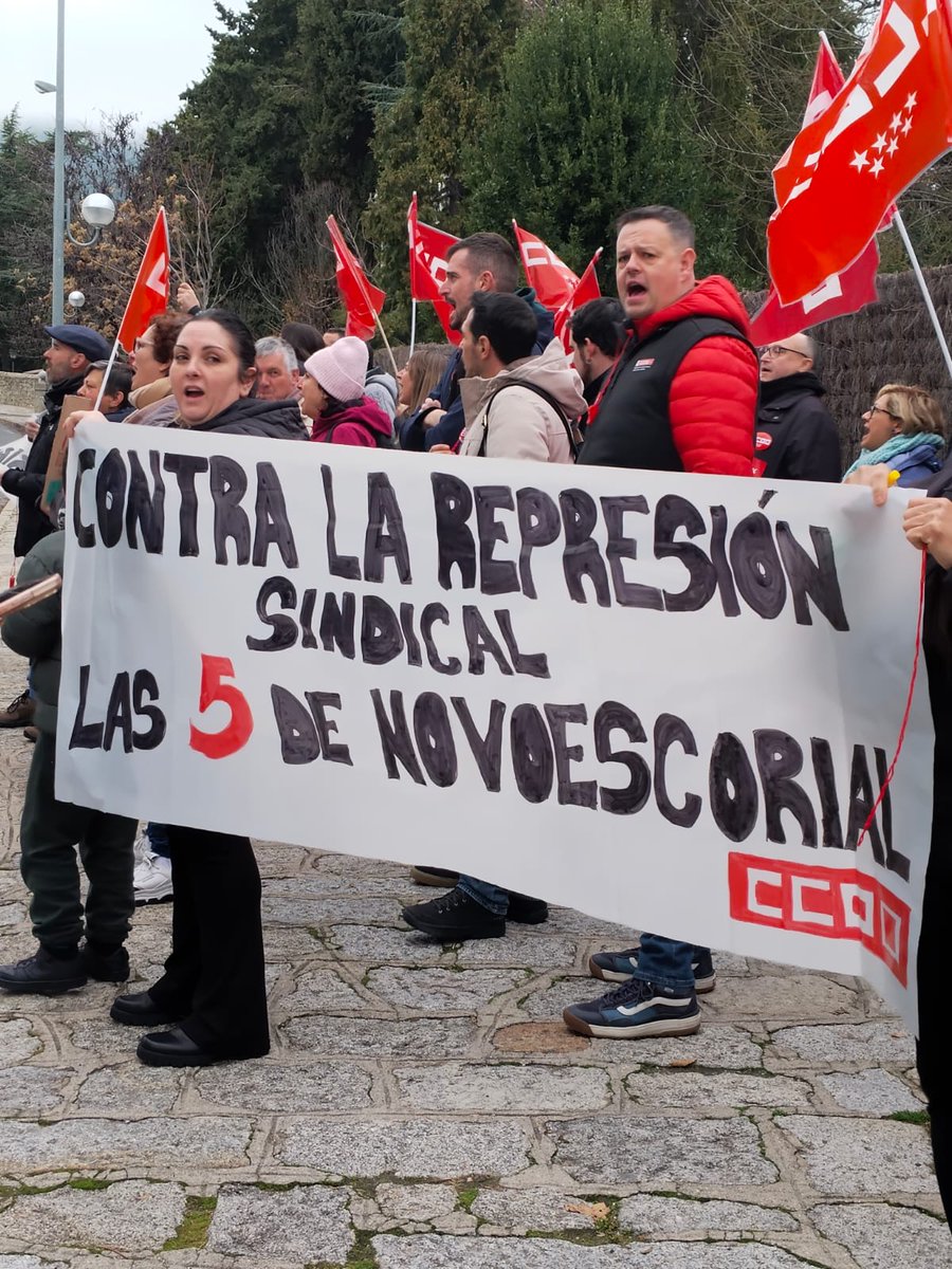 iucolmenarejo's tweet photo. Izquierds Unida Colmenarejo defendiendo a las trabajadoras despedidas de la residencia de mayores Novoescorial en El Escorial por promover elecciones sindicales. ✊ https://t.co/AjtO33UBrR