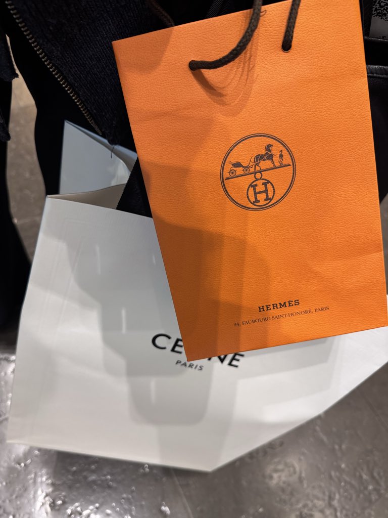 _ttmme_'s tweet photo. 手ちぎれそうだけどタクシー代ケチって帰る https://t.co/tgXDpV8IW1