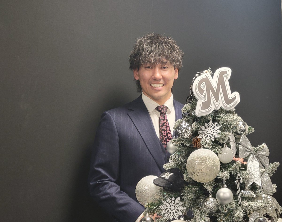 showup1242's tweet image. 【#60n ロッテ】
あらゆるシーンで37試合に登板
高野脩汰投手は3400万円でサイン
「(球団から)今年と同じように2年連続で活躍してほしいと言われました」

「色んな場面を抑えて冷静になれたし、リリーフカーで気持ちが切り替わっていくのも感じた」とメンタル部分の成長も実感
#chibalotte