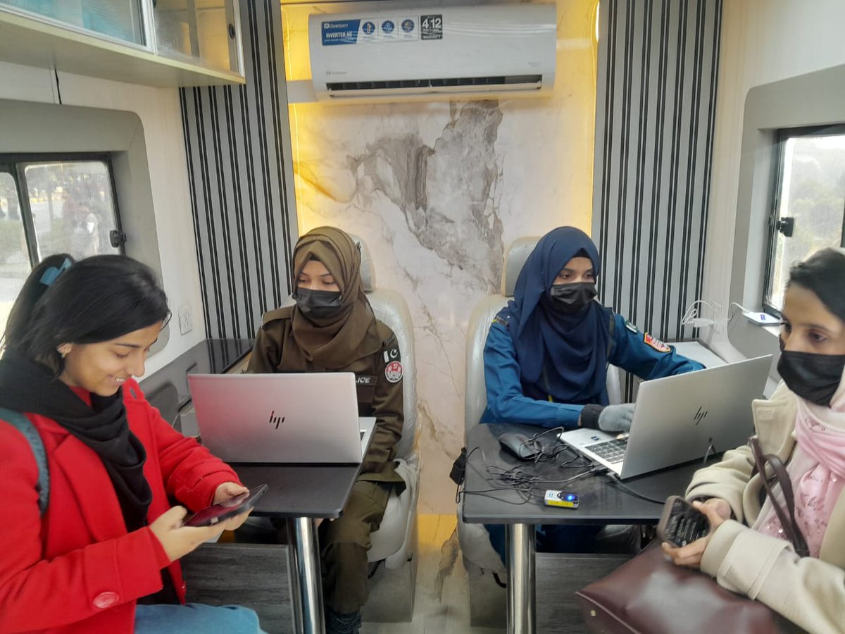 PunjabTraffic's tweet photo. The Pink Mobile Licensing Unit and the police station are providing licensing and other facilities to female students at ARID University, Rawalpindi.
#drivinglicense #information #pinkvan #Rawalpindi
@MaryamNSharif @GovtofPunjabPK @OfficialDPRPP @ctplahore @TeamMNSharif https://t.co/ssgIQhNA74
