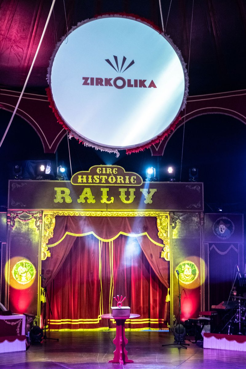 zirkolika's tweet photo. 🎪🌙 ¡Vuelve la #NitDeCirc!

📅 17/12 ⏰ 18:30
📍 Circ Històric Raluy

Blai Mateu, La Córcoles, Moi Jordana, Cia Seon, Davel Puente, Julia Sobakar, Nikol Taranenko, Bàcum, CircA y Always Drinking Marching Band. 

🏆 Entrega de los #PremiosZirkólika 2025
🎟️ https://t.co/vWoIyays94 https://t.co/FI9RCN7eLs