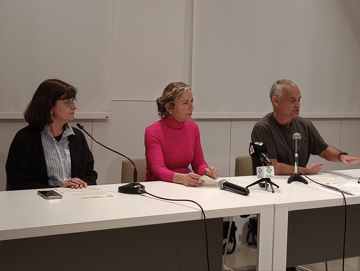 OmniumPenedes's tweet photo. 👅Les entitats de #SantSadurní uneixen forces pel català! 

🤝18 entitats vam signar el manifest per la llengua amb l’objectiu de fer créixer l’ús social del català. 

Neix la Taula per la Llengua i ens comprometem a fer arribar el català a tothom!

🔗 https://t.co/DiXzs1NMvy https://t.co/tbR7f8Yjns