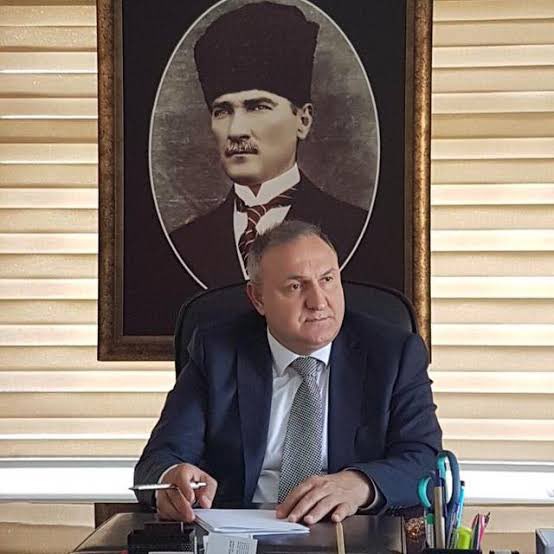 İYİ partili değilim ama Ömer Karakaş ‘a helal olsun yanındayız vekilim sonunda biri çıkıp doğruları korkmadan söylüyor.
Apo ŞEREFSİZDİR. Bu süreci bu şerefsizi destekleyenler de Şeyh SaİT vb. Vatan hainleri gibi İstiklal Mahkemelerine çıkacaklar.
#ÖmerKarakaş <a href="/omerkarakas_iyi/">Ömer Karakaş</a>