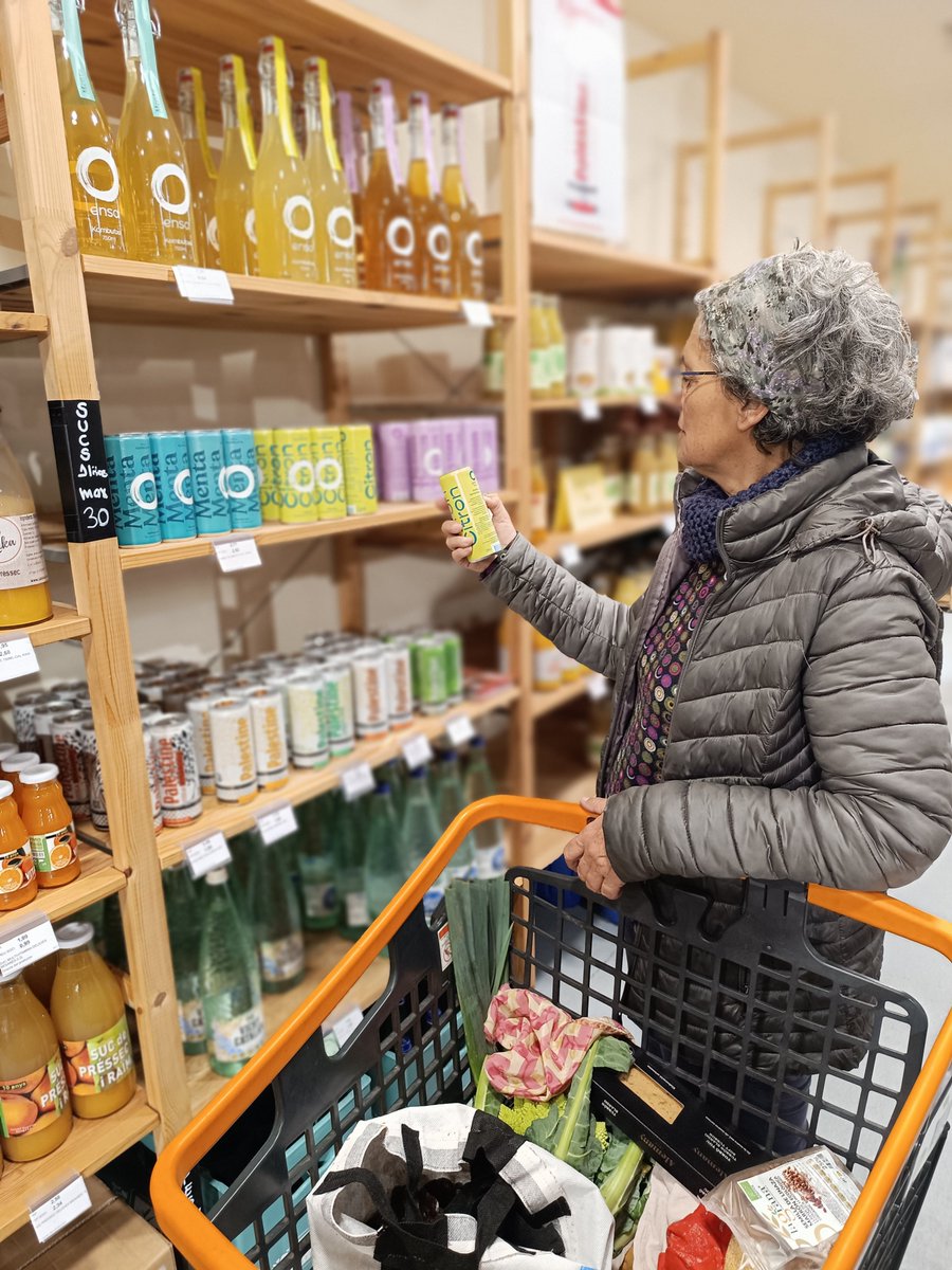 🙋‍♀️ La Montse ha vingut aquest matí a comprar a #SupercoopManresa! Qualsevol moment és oportú, no deixeu les compres de Nadal per a darrera hora!

#Manresa