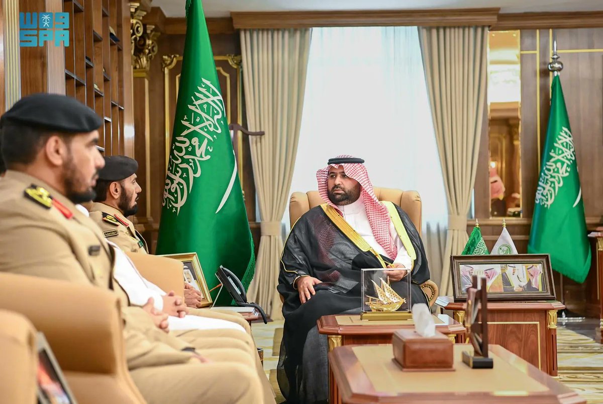 SPAregions's tweet image. أمير جازان يستقبل مدير عام حرس الحدود.
spa.gov.sa/ar/w2467128
#واس