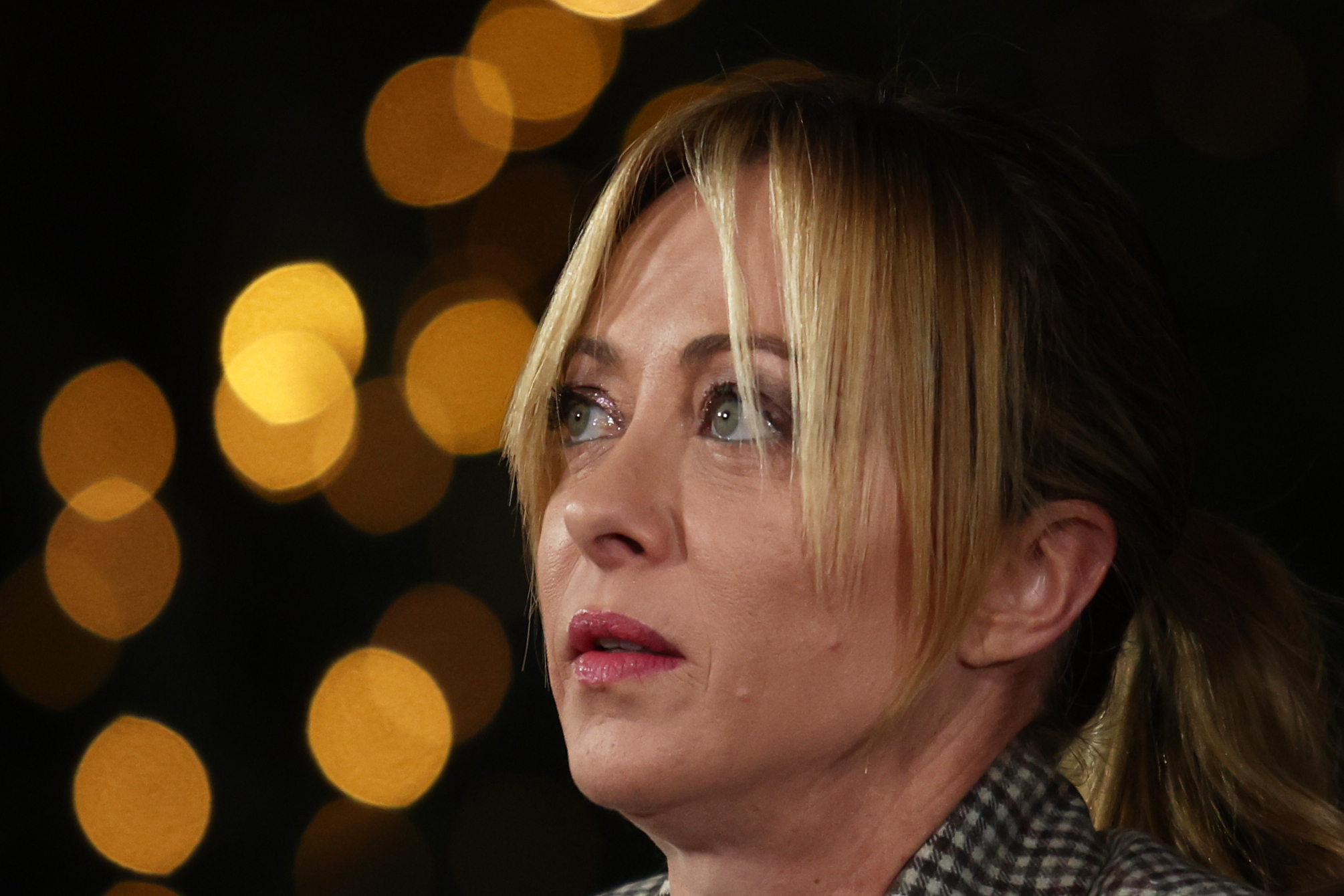 عاجل ميلوني تحت عدسة الكاميرا: فارق طول واحد يربك مشهدًا دبلوماسيًا كاملًا 