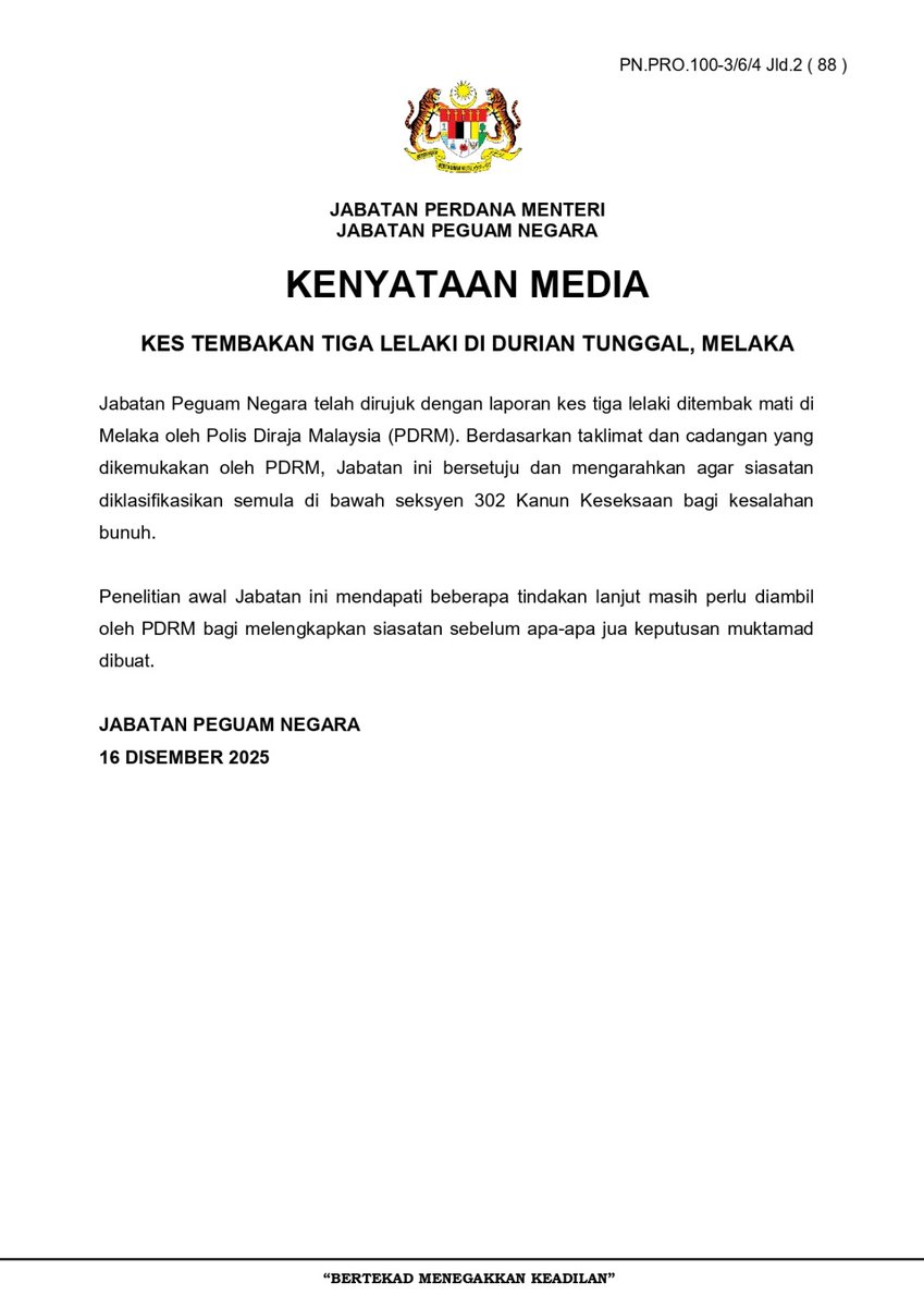 NewsBFM's tweet image. 🚨 JUST IN :  The AGC has ordered that the police shooting of three men in Durian Tunggal, Melaka, be reclassified as murder.

"The chambers’ preliminary review found that several further actions still need to be taken by the police to complete the investigation before any final…