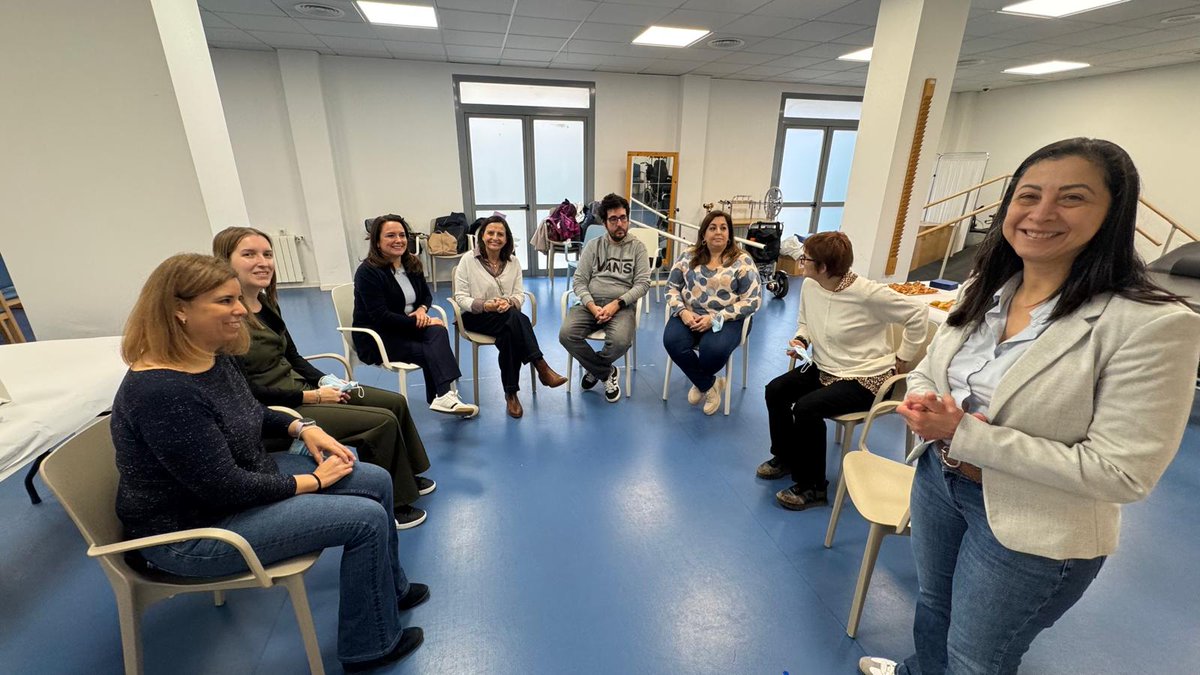 veolia_cv's tweet photo. 💧 Desde @Veolia_Es participamos en acciones de voluntariado en la Residencia Savia de #Xirivella, generando espacios de acompañamiento, escucha activa y la participación conjunta con las personas mayores 🖌️🧓. https://t.co/ghOj3Z7tJc