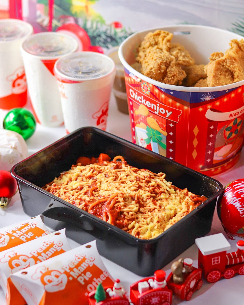 khimmy015's tweet photo. Paskong-Pasko na talaga!
Sapat na para samin ang paboritong @Jollibee favorites kaya ang saya ng pagsasalo-salo. Ngayong #ChristmasJOYDay, sama-sama nating ipaalala na
#BuoAngSAYAngPasko kapag magkakasama ❤️ https://t.co/huvlYHenDR