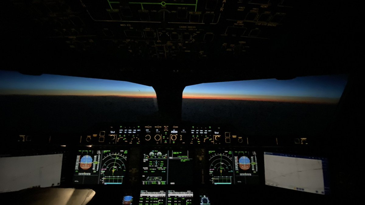 scottiebateman's tweet image. The 350th day. 

A quiet milestone on the calendar, but at 40,000 feet it feels anything but ordinary.

There’s something fitting about meeting the Airbus A350 on the 350th day of the year. A machine built for long horizons and quiet confidence, revealing its character only when…