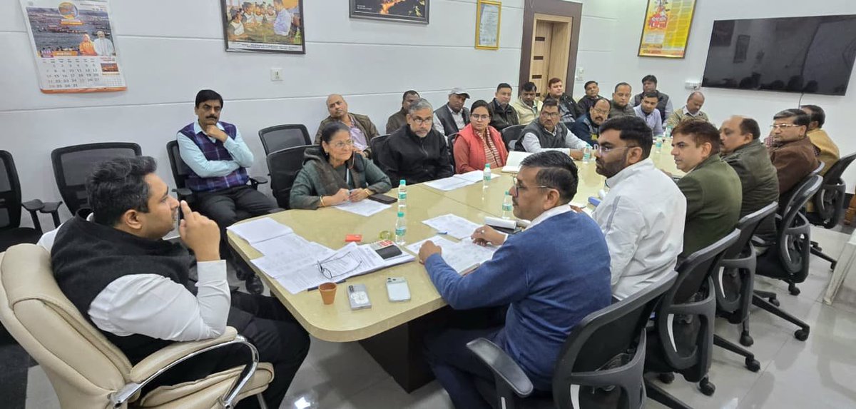 bstvlive's tweet photo. झांसी: मिलावटी खाद्य तेल,खाद्य पदार्थों पर कसेगी नकेल

➡मामले में टीम गठित, रात में होगी छापामार कार्रवाई
➡अन्य प्रांतों से आने वाले सरसों के तेल पर सख्त कार्रवाई
➡खाद्य पदार्थों के सैंपल लेकर अधोमानक पाए जाने पर कार्रवाई

#Jhansi #FoodSafety #FakeOil @dmjhansi1 https://t.co/V9ZMAIU81s