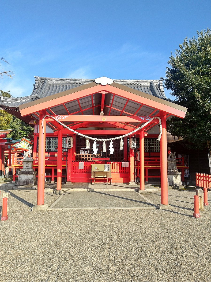 tatsuon53's tweet image. 三重県四日市市にある海山道神社に行きました🙂

海でも山でも道を切り開いて開運を運んでくださるご利益の多い神社ですね。

稲荷神社なので境内は赤がメインになってます。

御朱印は書置きで頂きました😊
#御朱印  #海山道神社