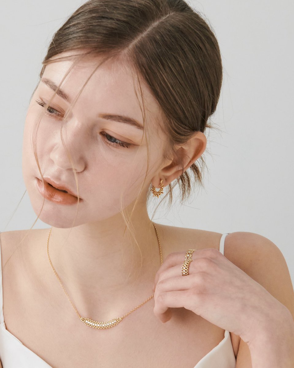 heidikwon's tweet image. 보석보다 빛나는 건, 당신입니다.

묵묵히 견뎌온 하루들,
아무도 몰래 잘 해내온 시간들.
그 자체로 이미 충분히 반짝이고 있어요.

한 해 동안 정말 수고 많았어요.
오르디아는 언제나
빛나는 당신의 편입니다.