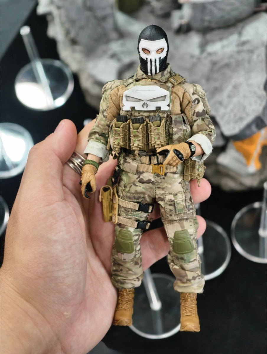 I__Love__Heroes's tweet image. #6inchplus