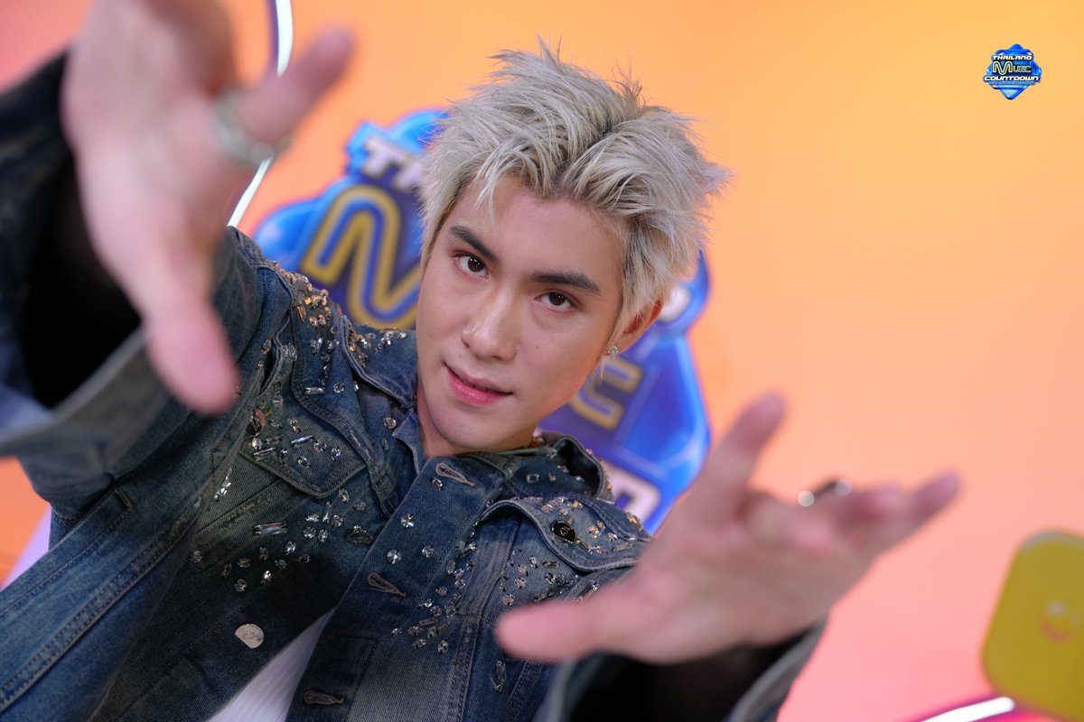 TMCcountdown's tweet photo. [𝑷𝑹𝑶𝑭𝑰𝑳𝑬✨] JAONAAY feat. SEXSKI - ทุกนาที (THEM JEANS) | Thailand Music Countdown 

#JAONAAY #JAONAAY_THEMJEANS #TMC_EP30 #TMC2025 #ThailandMusicCountdown #TrueCJCreations #Ch3Thailand https://t.co/37ZKIEcKv9