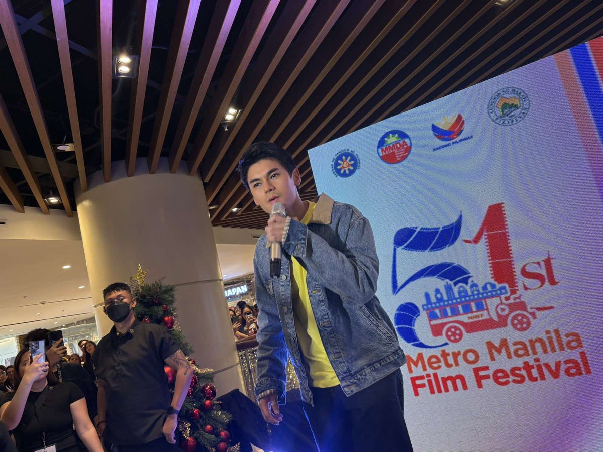 StarCinema's tweet photo. Dadalhin tayo ni Dustin sa kanyang palasyo!! Sama kayoo? 🥹💛

Watch him LIVE here at Lucky Chinatown for #ThePaikotIkotTourInBinondo 🫶🏼✨

love you so bad — a film by Mae Cruz Alviar, official entry to the 51st MMFF, exclusively in cinemas December 25! #LoveYouSoBad #MMFF51 #MMFF2025 🤍