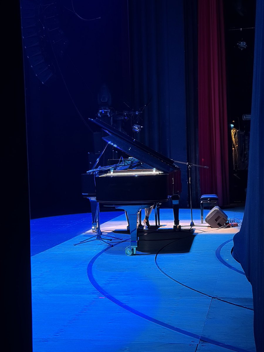 midiplex's tweet image. 無事ローマでのコンサート終わりました!たくさんの方にご来場いただき有難うございました!!ベニーの素晴らしい演奏、たくさんのスタッフの支え、最後は3階席までのスタオベ、本当に嬉しかったです❤️

もうトラブルはないと思ってましたが最後にダメ押しで帰りの便が欠航しましたw（振替便で帰れます!）