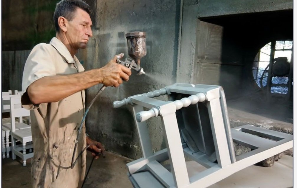 🌟 ¡Innovación en Holguín! 🌟
La UEB Acorde, parte de la Empresa Cubana del Mueble, diversifica su producción en  proyectos como revestimiento de coches motores y casas de contenedores marítimos. 💪📚💉 Más información👇
acn.cu/economia/empre…