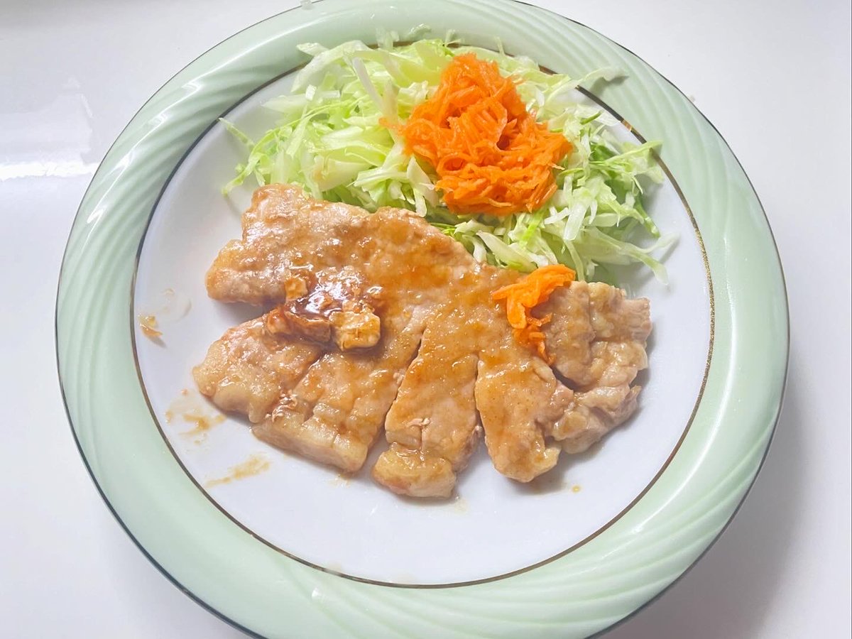 bec_yn's tweet image. 今夜は、豚ロースで
四日市とんてき風とんてき
作ってみた。
ちょっと味が濃くなったけど、
その分ご飯が進んじゃう。
美味しかった！
ごちそうさまでした。
 #夕飯 #四日市とんてき #とんてき #っぽい料理 #作ってみた