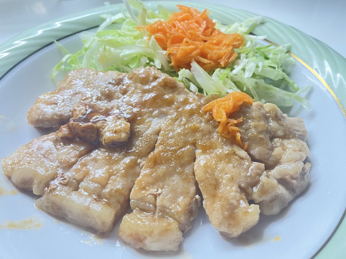 bec_yn's tweet image. 今夜は、豚ロースで
四日市とんてき風とんてき
作ってみた。
ちょっと味が濃くなったけど、
その分ご飯が進んじゃう。
美味しかった！
ごちそうさまでした。
 #夕飯 #四日市とんてき #とんてき #っぽい料理 #作ってみた