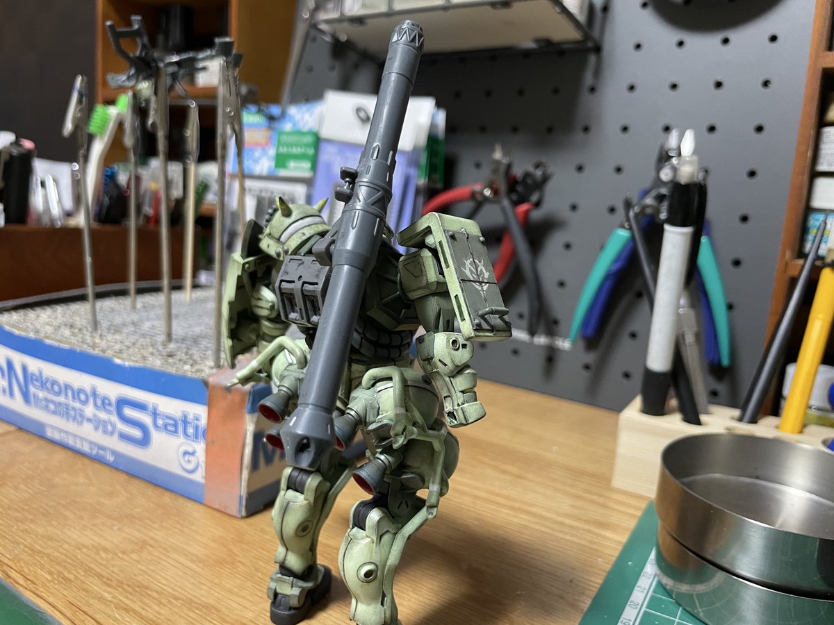 完成したんだけど、思いつきでバズーカホルダーを作製中😸

#ザク  #ジークアクス #ガンプラ