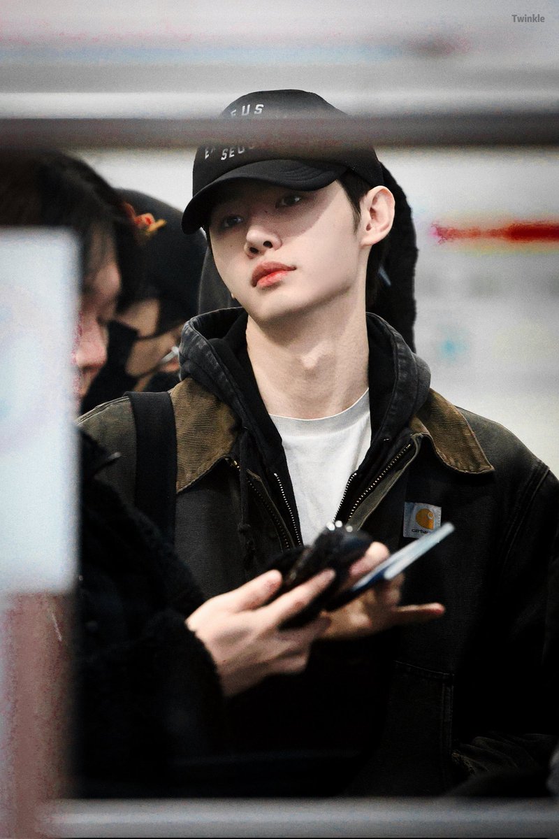 hoonsbbyy's tweet image. when sunghoon is just so effortlessly attractive