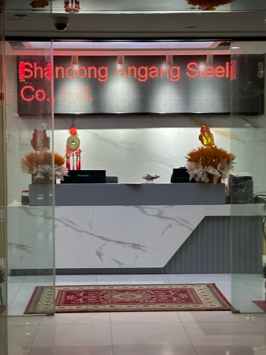 punitbhatia's tweet photo. ⚠️ SCAM ALERT: We uncovered a fake steel supplier in Jinan, China. "Shandong Baogang Industry Co., Ltd" cost us $119k in fake material and weight shortages.

We flew to their office and found a digital signboard that changes names to impersonate different mills (Baosteel, Angang, etc). They are professional fraudsters.

Full evidence & photos here: https://t.co/6ZdOXcyN7w