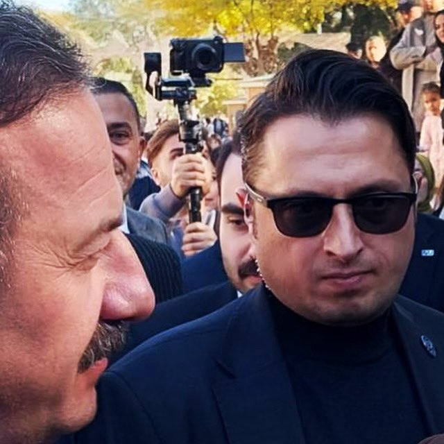 buarkbey's tweet photo. 30 yıldır mıh gibi çakıldığı yerden zerre oynamadan mücadele eden çelikten bir şahsiyeti, kardeşini düşmanlaştırıp düşmanını dost kabul eden bir zihniyetin anlaması beklenmemeli.. https://t.co/OAkVNXqPeU