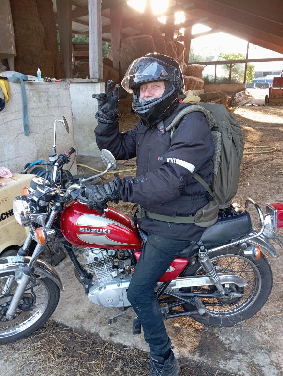 NBouvierOff's tweet image. Mon cher Michel (Chanu),

Hier, j’ai été choqué d’apprendre ta mort.

On m’a dit que tu as eu un accident de moto, percuté de plein fouet par une voiture, vers 11h du matin, au carrefour entre Louvigné-de-Bais et Janzé (en Ile et Vilaine, à 30 km de Rennes).

Ta disparition est…