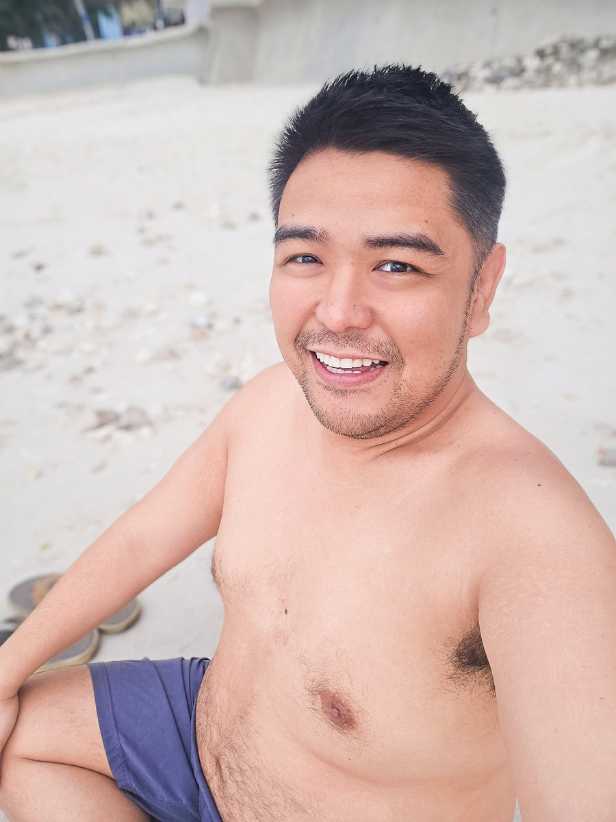 QC_ChubbyGuy's tweet image. Wanna go out of town on the 26th - 29th of the month. If I knew that I will be single by this time, I would have booked a flight to Boracay :(