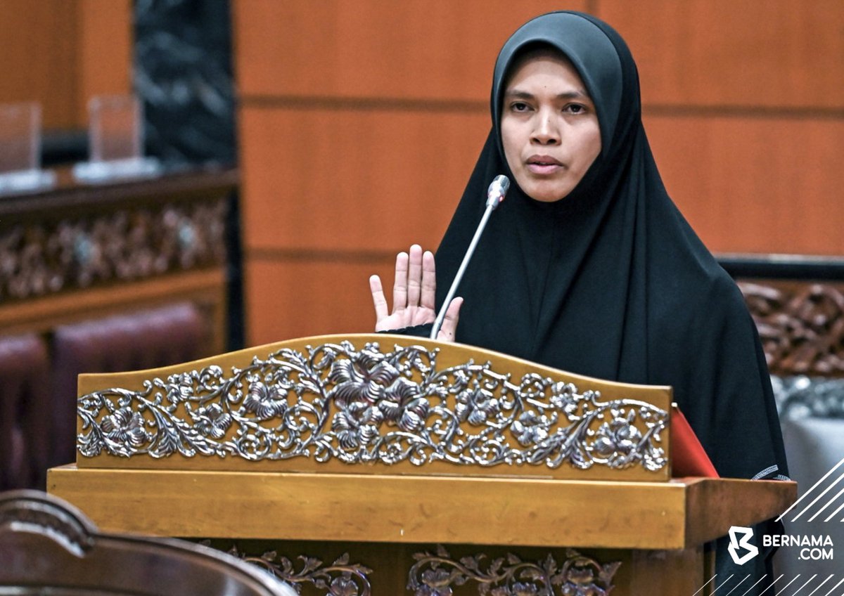 bernamadotcom's tweet photo. Marhamah angkat sumpah Senator di Dewan Negara

https://t.co/kc4Sv765hk

📸Shazreen Zamzuri | BERNAMA

#BernamaNews
#BernamaImages
#DewanNegara https://t.co/87xJICxsni