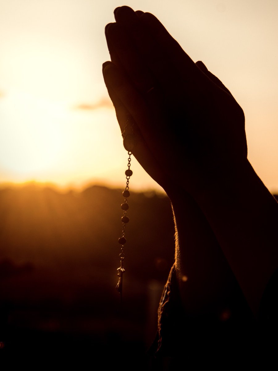 Santododia1's tweet photo. “A fé é como um raio de sol. Permite-nos ver Deus em todas as coisas, assim como todas as coisas em Deus.”

São Francisco de Sales. https://t.co/XW78Zt5A45