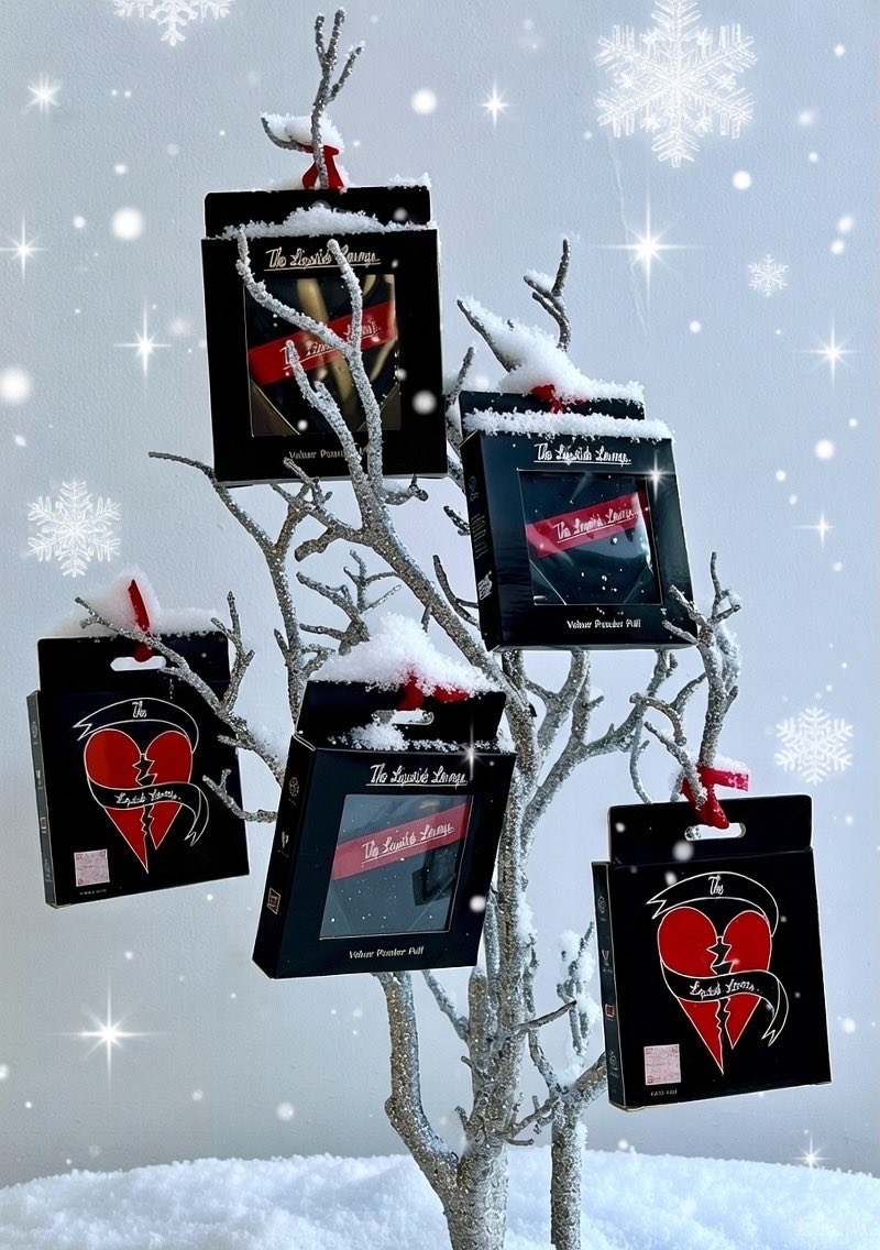 The perfect little stocking filler! 🎄❤️ our super-soft powder puff is a makeup must have! 
💸 Under a tenner
✨ Designed by an MUA
💝 Ideal little Christmas gift 
🎄 Last orders 19th Dec 🎄
 💘Shop🔗
thelipsticklounge.tv/product/lipsti…