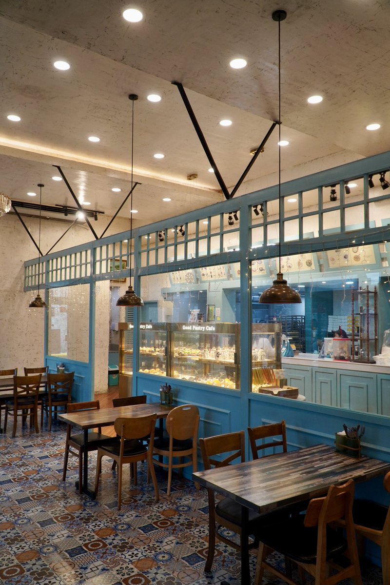 ChocoVakeryMNL's tweet image. Get to know our venue: 𝐆𝐨𝐨𝐝 𝐏𝐚𝐬𝐭𝐫𝐲 𝐂𝐚𝐟𝐞 🥐 

This Korean café is seriously gorgeous, and the pastries? Even better. Think perfectly flaky croissants with adorable decorations, cream puffs filled to perfection, and Korean classics like sogumpang (salt bread) and…