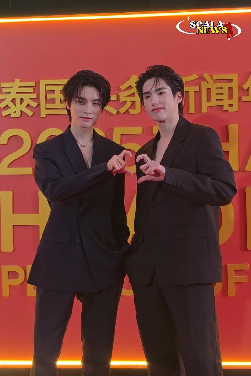 "ภู - เอเอ" 2หนุ่มวง BUS เสิร์ฟความรักให้แฟนคลับในพรมแดงงานประกาศรางวัล Thailand Headlines Person of the Year Award 2025✨

PHUAA THAILAND HEADLINES25

#PersonOfTheYearAwards2025xBUS
#PHUTATCHAI #AAashirakorn