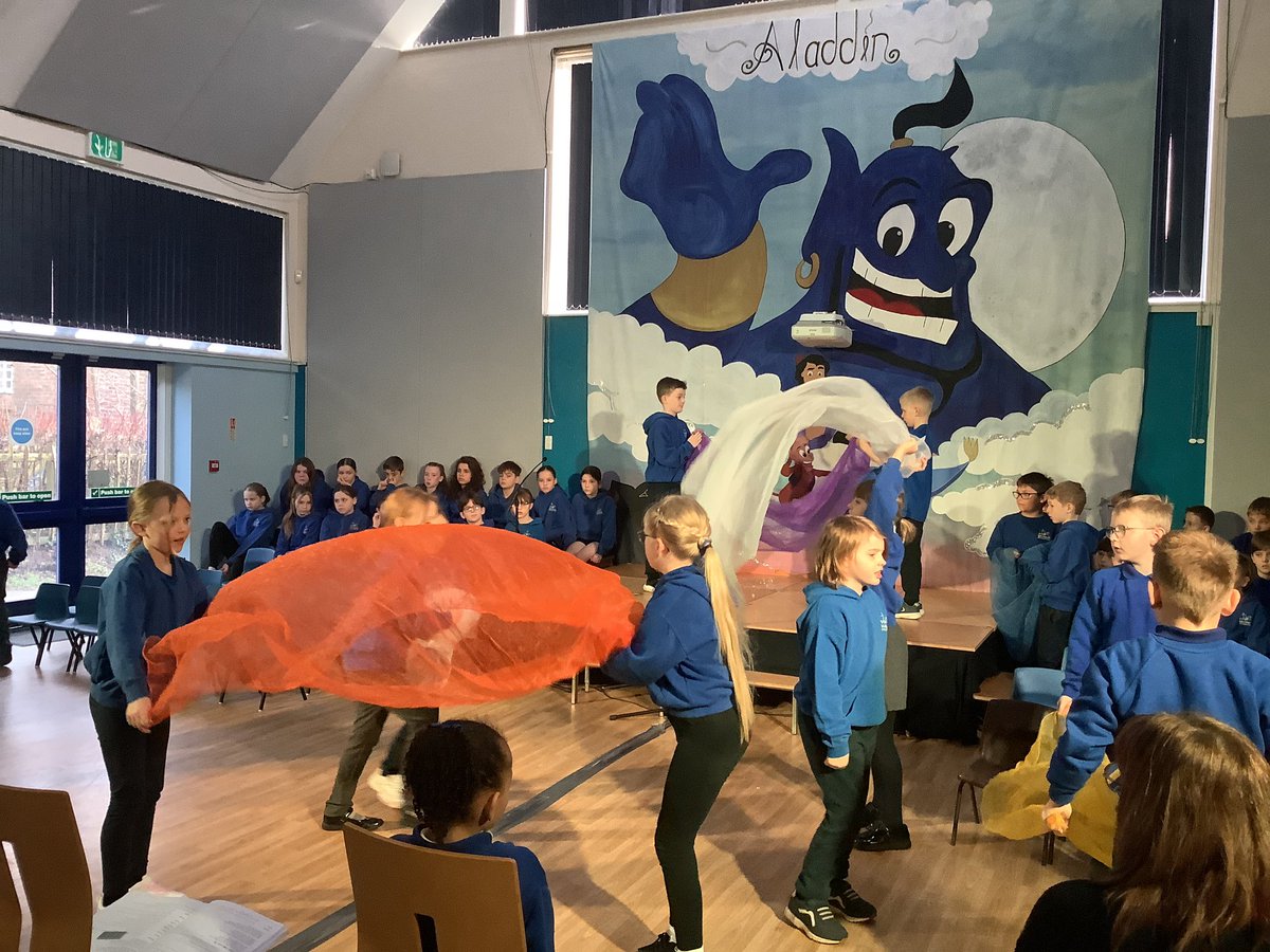 Final rehearsal of our dances for the fabulous Aladdin. Excited for this afternoon! 🧞‍♂️