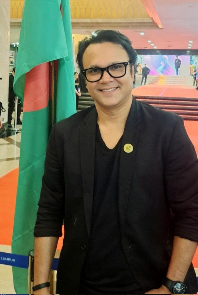 proshoonrahmaan's tweet photo. When we look at our flag, we see our shared history, struggles, and the collective dreams of our people. 
Today, we celebrate the indomitable spirit of our nation and honor the sacrifices that earned us our freedom.
Happy Victory Day! 
🇧🇩
#VictoryDay 
#Bangladesh https://t.co/XdwIcwu8Yn