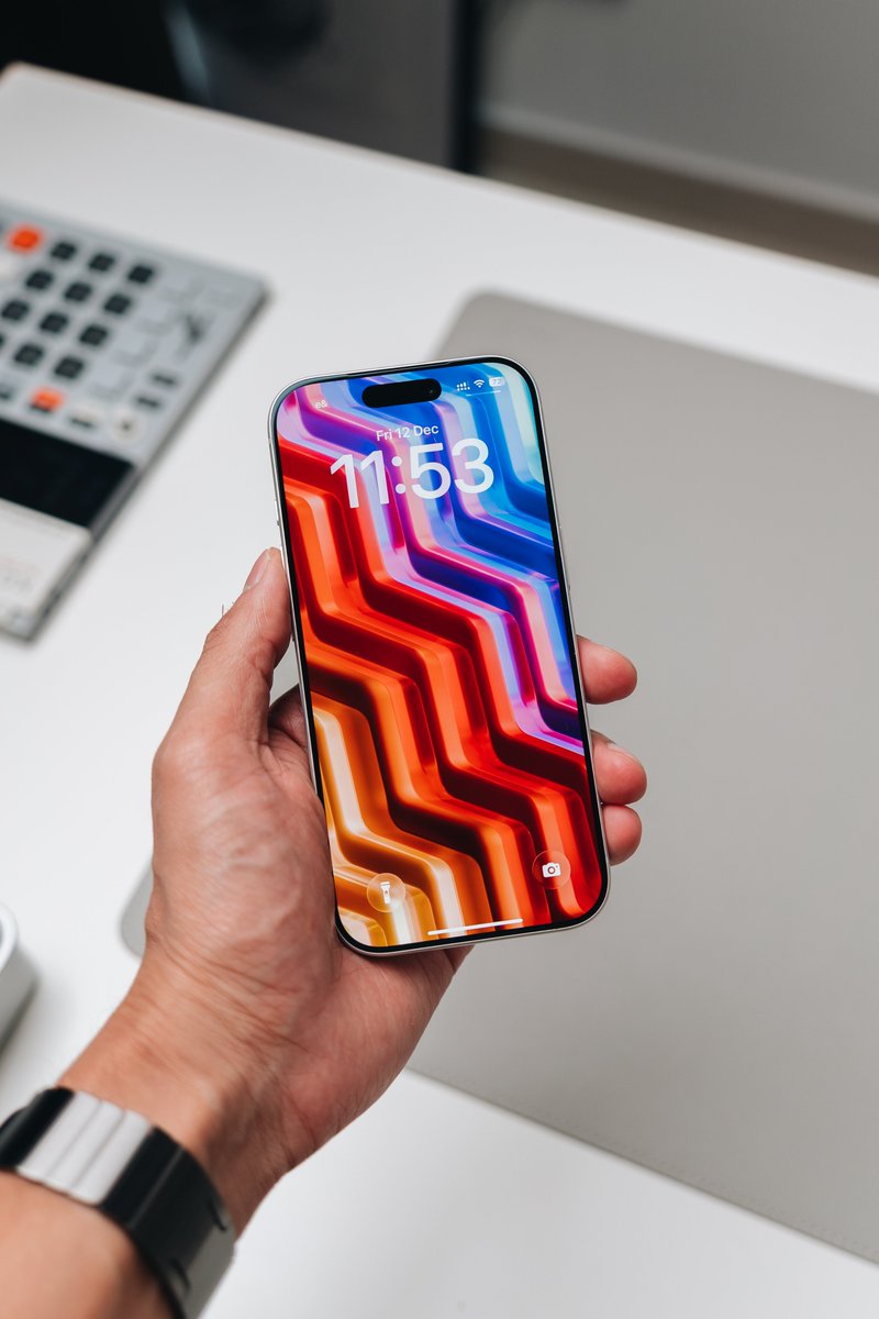 1, 2, 3, or 4? Which one is your favourite?

All wallpapers from our new 3D Color Waves Wallpaper Pack.