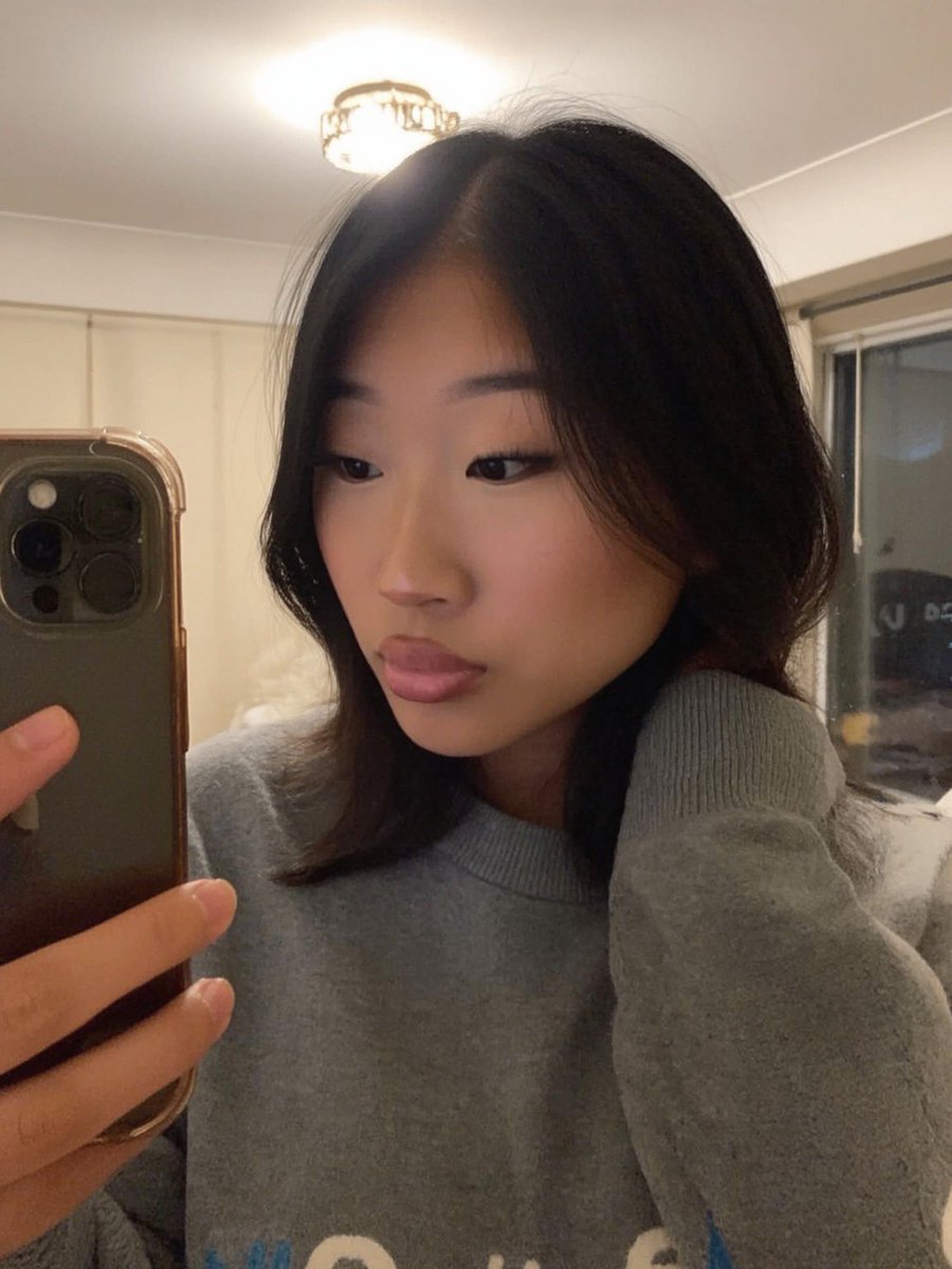 SweetyNguyen's tweet photo. Dürfte ich dich wegsperren und dein Schlüssel als Kette tragen🔐💞 https://t.co/2vknQLm1Fj
