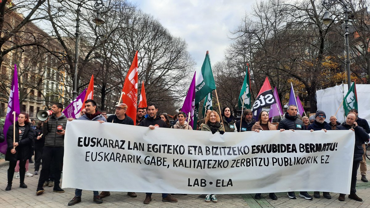 LABsindikatua's tweet image. 🗣️ Zerbitzu publikoetan euskaraz lan egin eta bizi ahal izateko bermeak exijitu ditu LABek Nafarroako Parlamentuaren aurrean

✊ Euskarafoboak diren alderdi eta sindikatuen aurrean, euskaraz lan egitea eskubide gisa tinko defendatzeko ordua da 

🔗 labur.eus/mjv85pc9