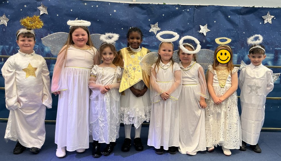 FEATHERSTONEAC4's tweet photo. ✨ What a fantastic start to our Christmas Productions! 🎄

Year 1 and Year 2 shone brightly in their performance of Snuggle Up Stable. 🌟

A huge well done to every single child – you were amazing! 👏💫 https://t.co/lZ7hkUj1Gq