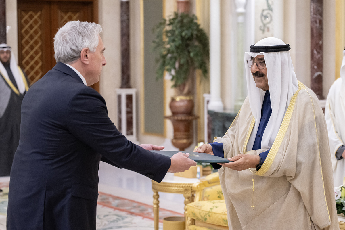 سمو أمير البلاد يتسلم أوراق اعتماد عدد من السفراء لدى البلاد 