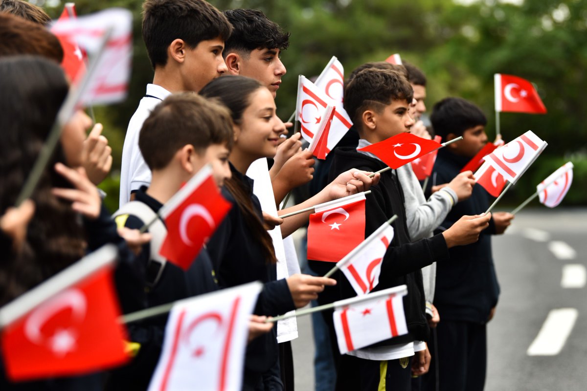Kara Kuvvetleri Komutanlığımıza bağlı birliklerimiz, “Mehmetçikle Bir Gün Projesi” kapsamında;

🔹 Türk Silahlı Kuvvetlerini tanıtmak,
🔹 Öğrencilere askerlik mesleğini sevdirmek ve özendirmek,
🔹 Genç nesiller ile Türk Silahlı Kuvvetleri arasındaki bağı güçlendirmek amacıyla