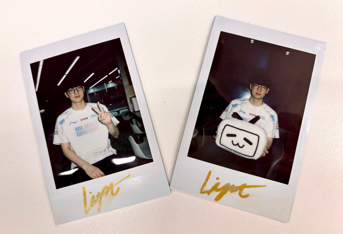 lolvaleiker's tweet photo. There is also a Viper polaroid giveaway event on BLG's weibo page. Users only need to repost and like the original video to qualify for it. 

Link of the post https://t.co/zUz1D8hFor https://t.co/1vKu5xaATo