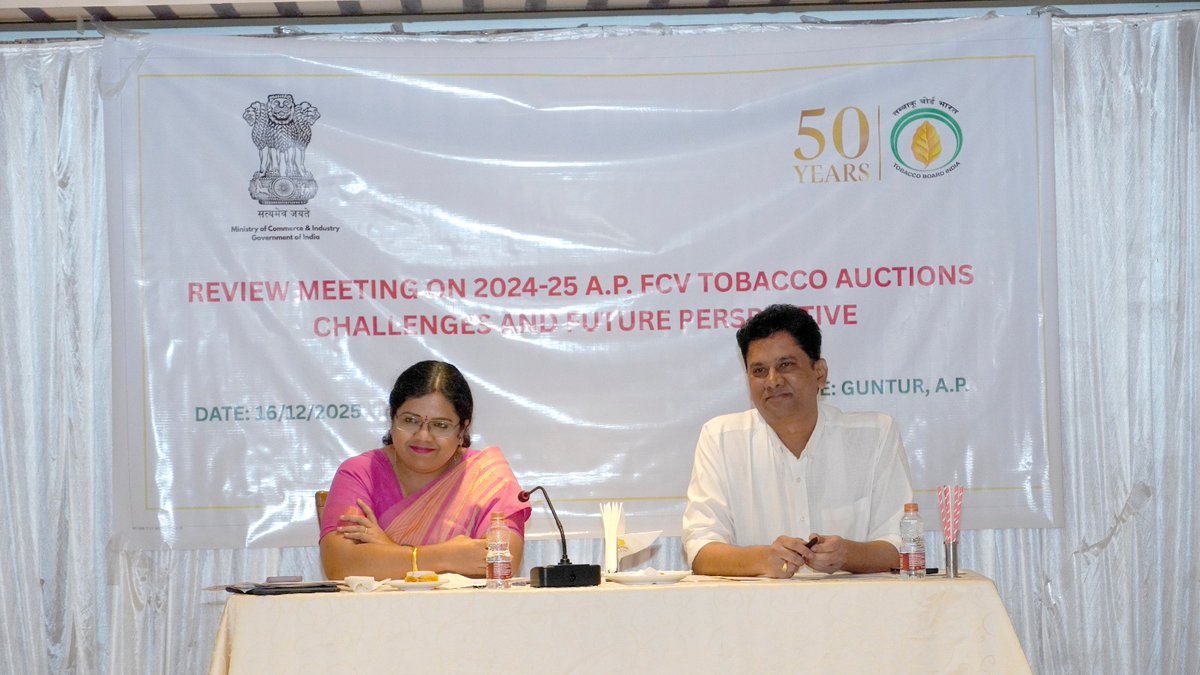 YashwanthKC's tweet photo. Participated in the post-auction review meeting following the successful completion of the Tobacco Board auctions in Andhra Pradesh, attended by Auction Superintendents, Field Officers, Managers, and our Executive Director, Smt. Vishwa Sree Ji, IAS https://t.co/wdBGqiqIR7