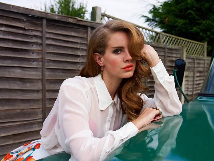 🚨 É DELA! Lana Del Rey quebra recorde histórico de Adele e agora detém o álbum feminino com maior número de semanas (618) dentro da Billboard 200, principal parada de discos dos Estados Unidos, com o “Born To Die”.

No geral, ela é a única artista feminina no TOP 10 (#10).
